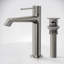 Robinet de lavabo de salle de bain à poignée simple avec drain-124671811