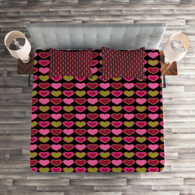 Eclectic Polyester Geometric Shapes Coverlet, Queen Bedspread + 2 King Shams, Black/Pink Geometric Shapes