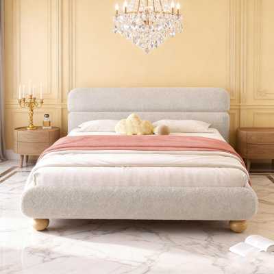 Lit contemporain tapissier à profil bas avec tissu en molleton Teddy et pieds ronds massifs, conception élégante en forme de courbe pour la chambre à coucher