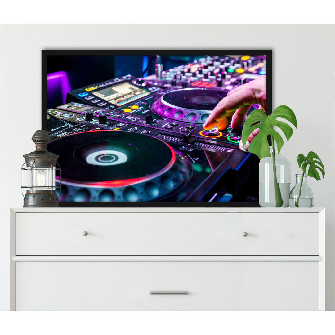 Gerahmtes Poster Modern Illuminated DJ Desk