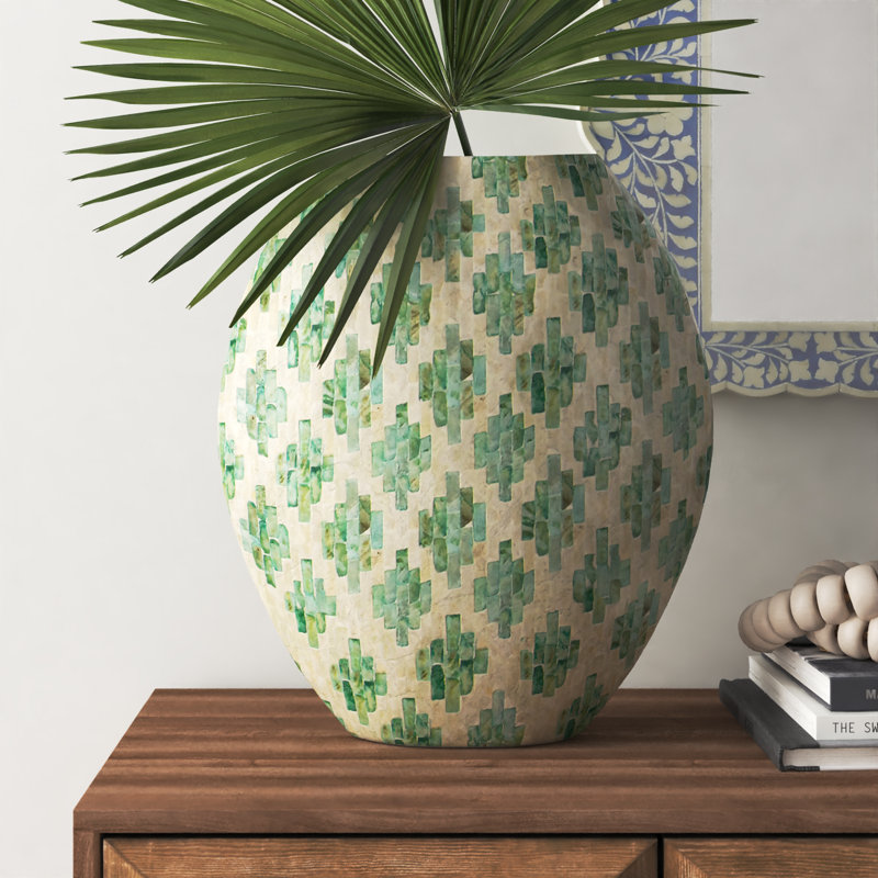 Vase de table en résine Raza, H 17,7 po x l 7,1 po x P 15 po