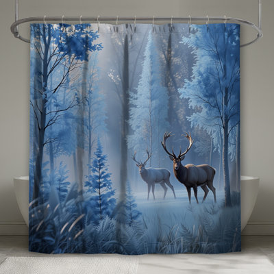 Rideau de douche cerf dans la forêt givrée très long