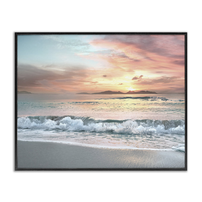 «Morning Sunrise Beach Landscape Distant Mountains Rolling Tide», estampe numérique encadrée de Mike Calascibetta