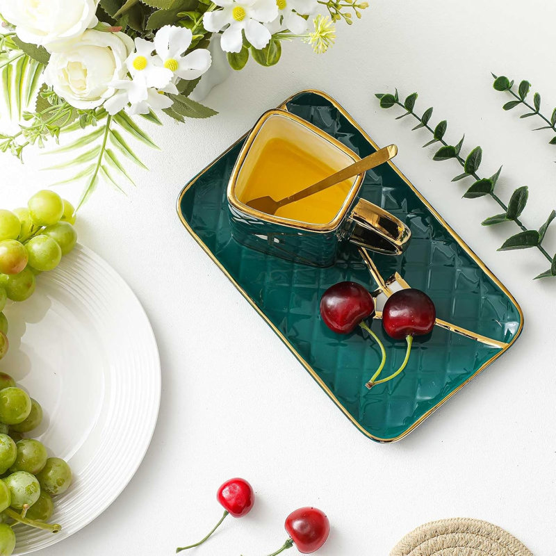 Elegant handbag shaped coffee cup