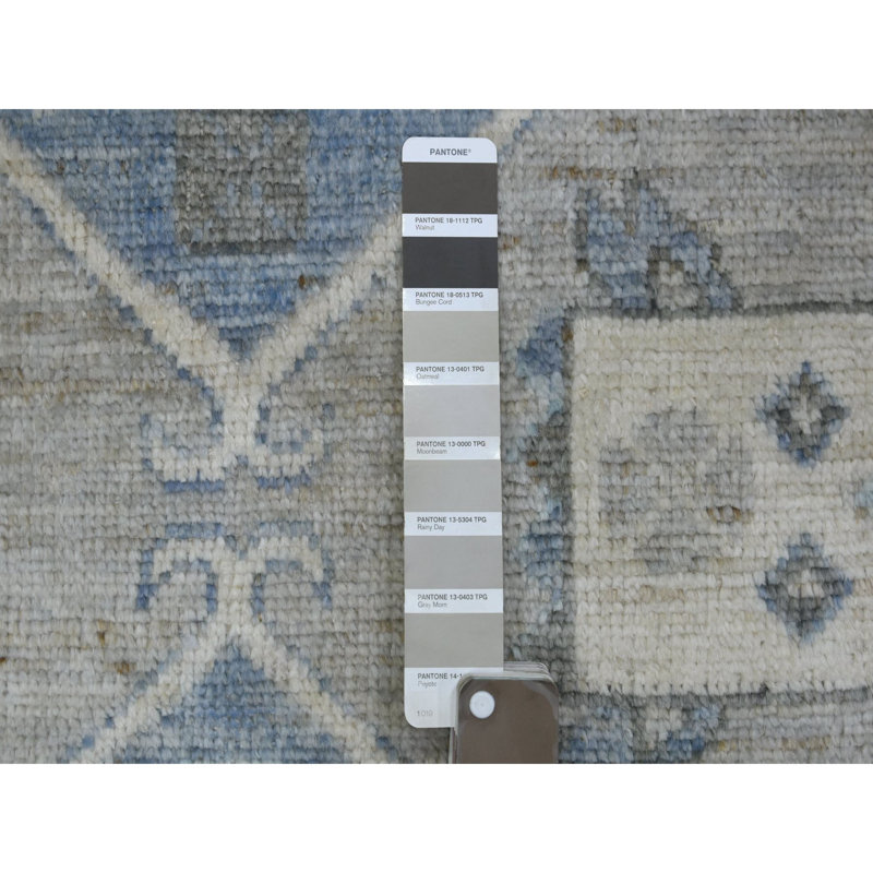 Tapis oriental gris 6 pi 2 po x 8 pi 7 po avec médaillons géométriques et motif oriental en laine souple noué à la main