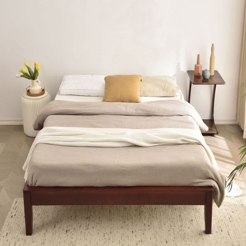 Base de lit plateforme en bois de pin massif Red Barrel Studio® Selena, Acajou, Grand