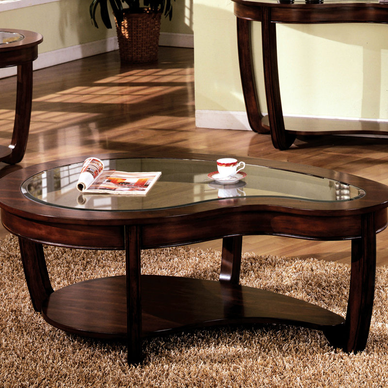 Table basse traditionnelle en merisier foncé avec plateau en verre et tablette de rangement ouverte en bois massif
