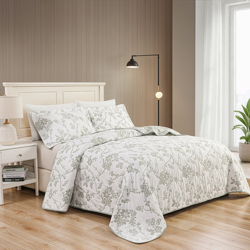 Queen Green Floral Jacquard Embroidered Quilt Set