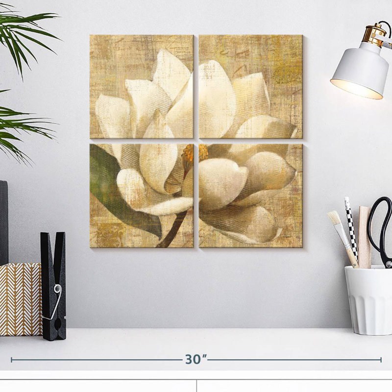 Fleur de magnolia sur scénario, H 18 po x l 18 po