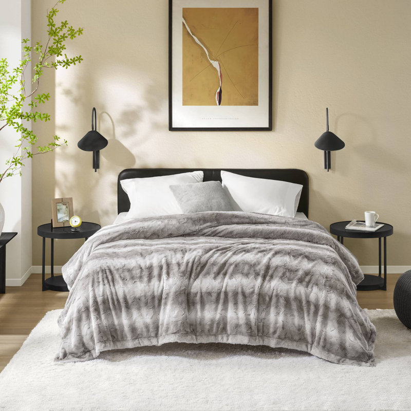 Zuri Faux Fur Ultra-Soft Luxury Blanket, Gray, King