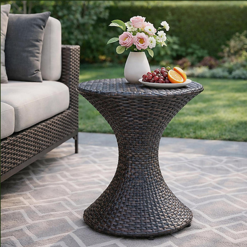 Table d'appoint d'extérieur en osier brun de 16 pouces Hourgla