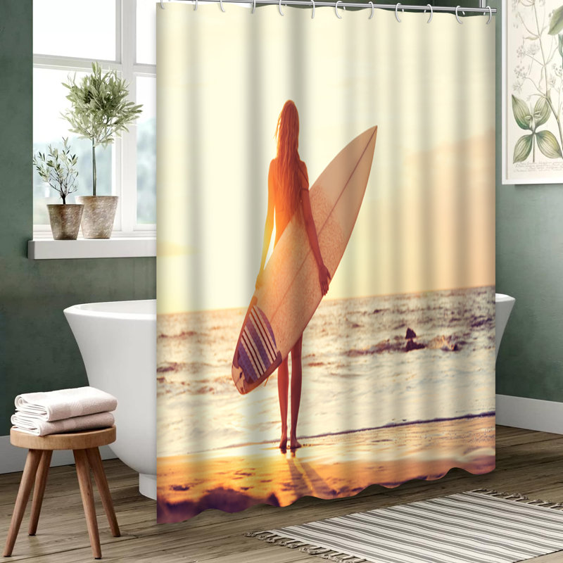 Rideau de douche Surfer Girl Beach, L 72 po x l 78 po