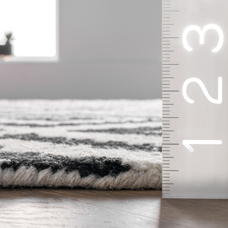 Drubin Geometric Wool Hand Woven Area Rug, Rectangle 61 x 91cm