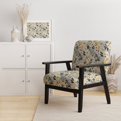 Literie minimaliste blanche et beige à motif floral - fauteuil rembourré de style campagnard, fauteuil d'appoint floral rustique