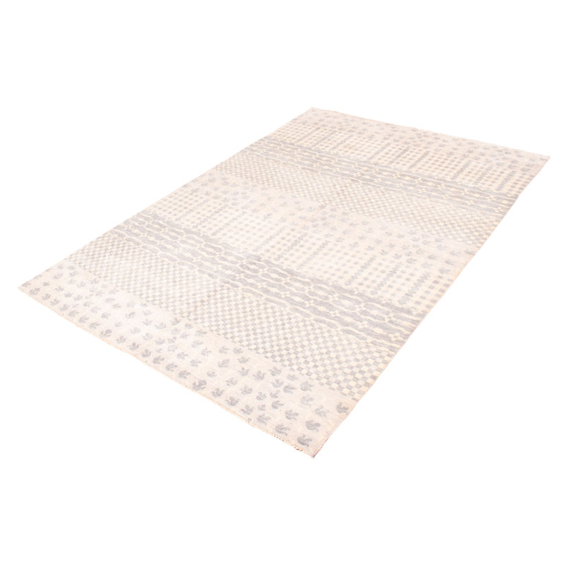 Tapis gris clair Mystique 9 po 7 po x 14 po 4 po