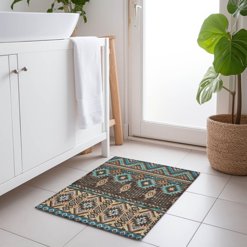Tapis intérieur / extérieur brun lavable à la machine Xhevrie, Rectangle 1 pi 8 po x 2 pi 6 po