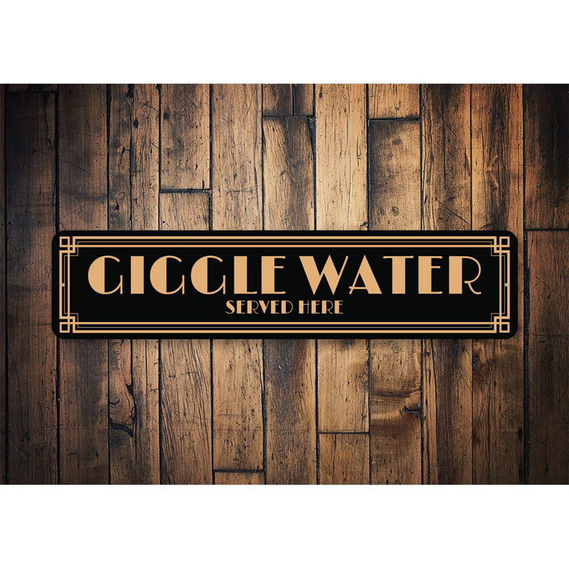 Enseigne en aluminium «Giggle Water Served Here», H 4 po x l 18 po x P 0,04 po