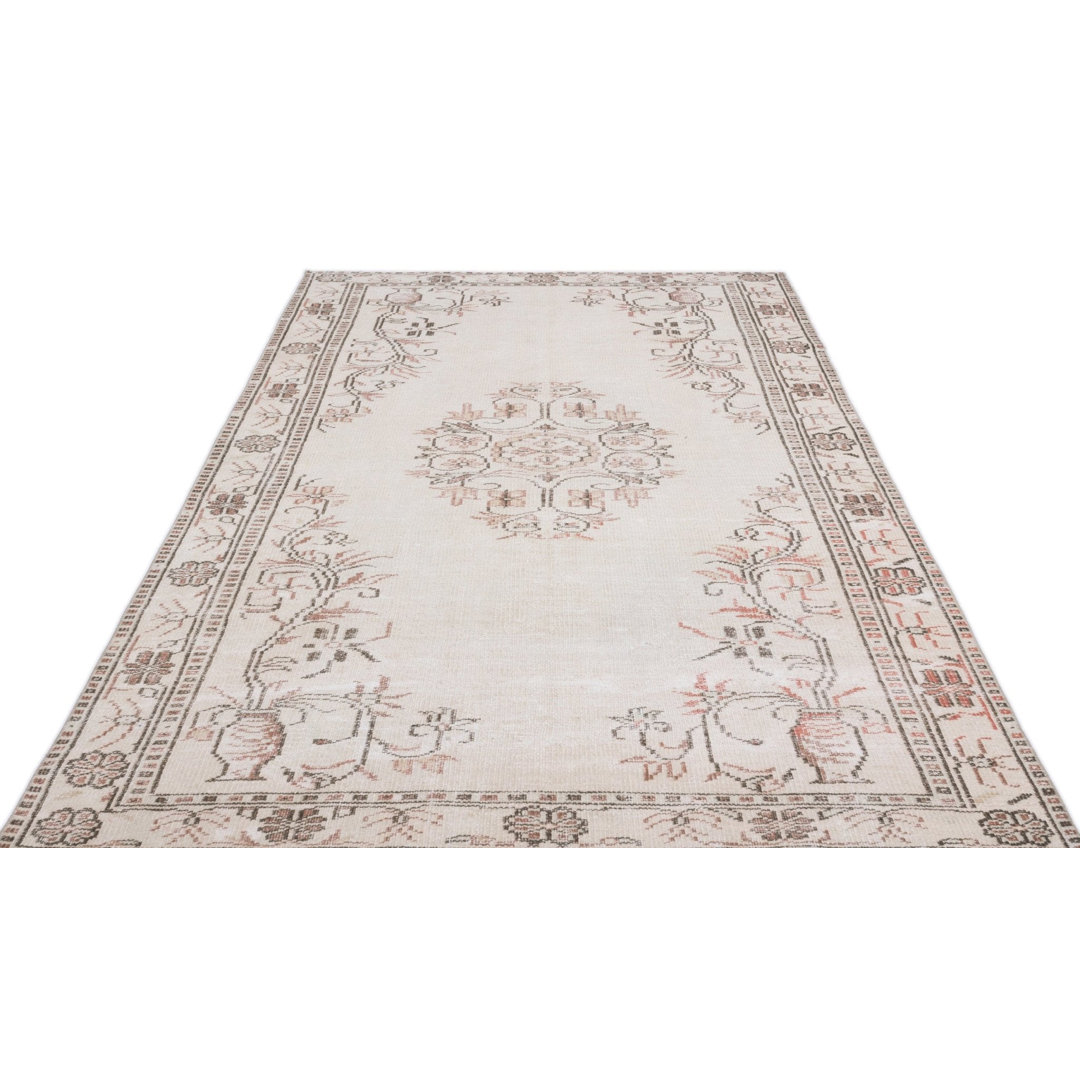 Round Busina Hand Knotted Area Rug