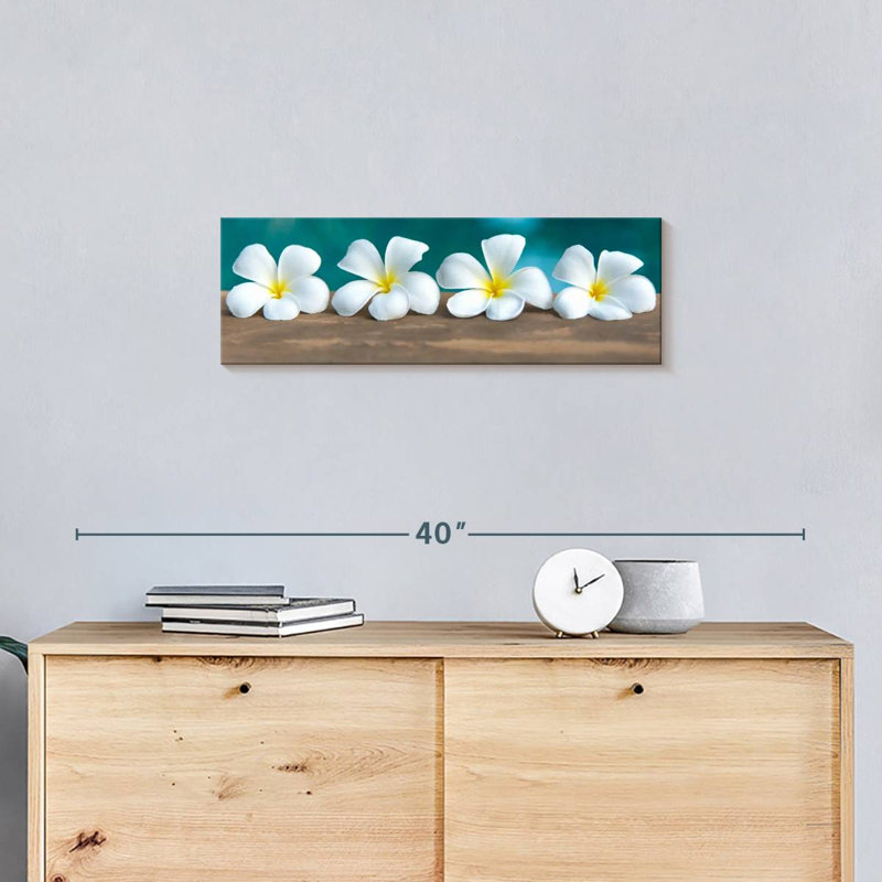 Fleur de frangipanier blanc sur toile, H 8 po x l 24 po x P 1 po