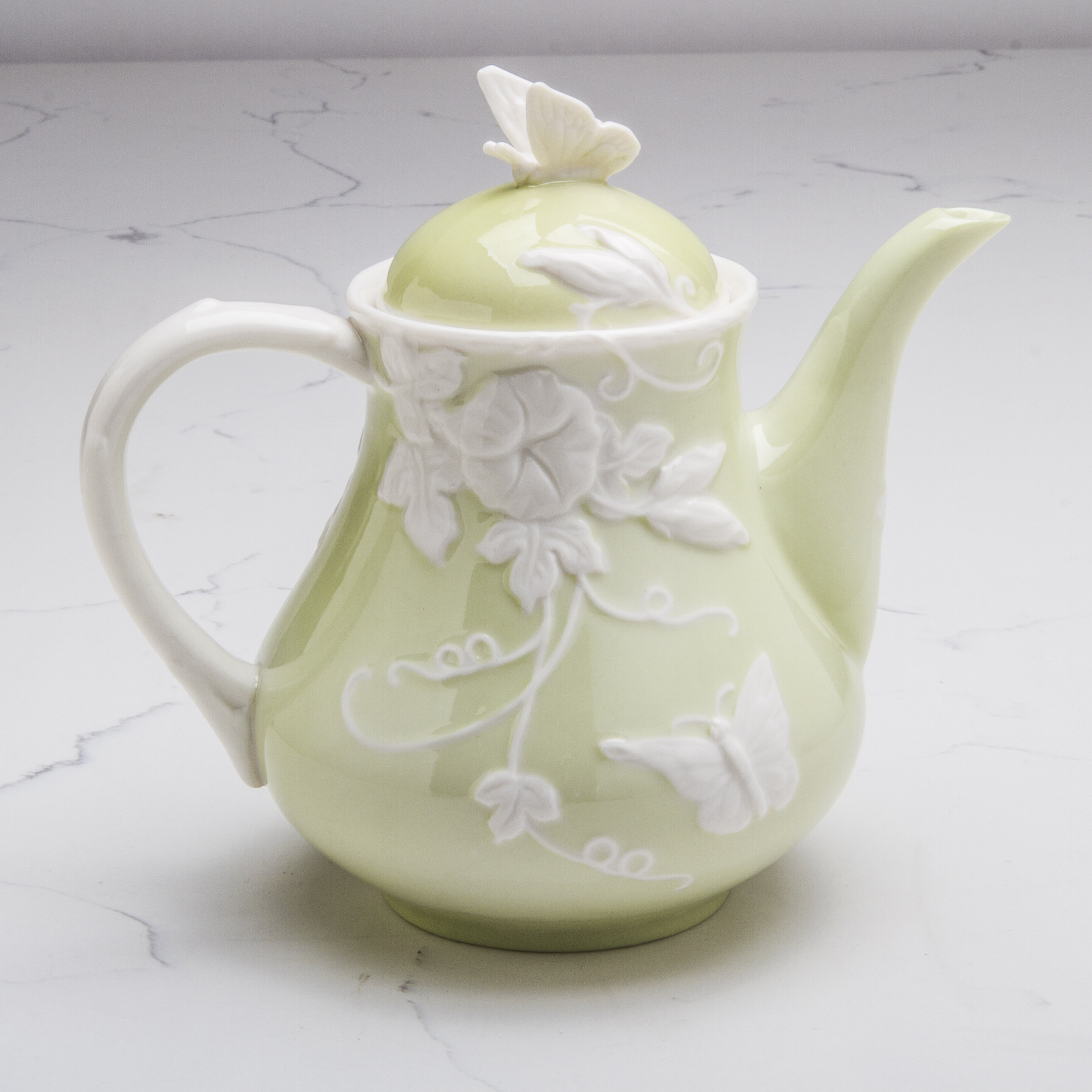 https://assets.wfcdn.com/im/35936784/compr-r85/1427/142730940/red-barrel-studio-jermyia-32oz-floral-teapot.jpg