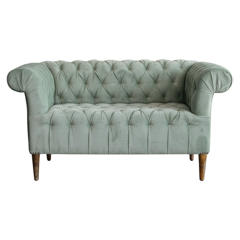 Canapé Chesterfield en velours avec pieds en bois de manguier et têtes de clou en métal