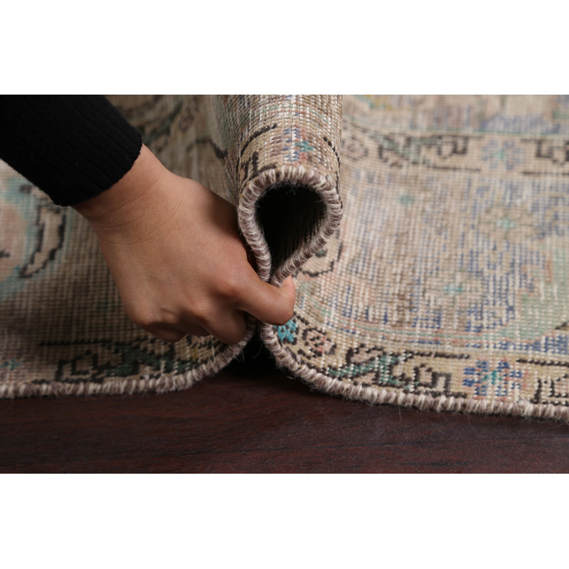 Tapis gris / rose en laine noué à la main de conception unique 6 pi 6 po x 9 pi 1 po des années 1960