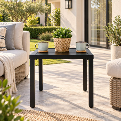Table d'appoint d'extérieur Kozyard 45,7 cm (H), table d'appoint carrée en métal avec plateau à lattes, revêtement en poudre antirouille, idéale pour terrasse, porche, balcon ou piscine, noire.