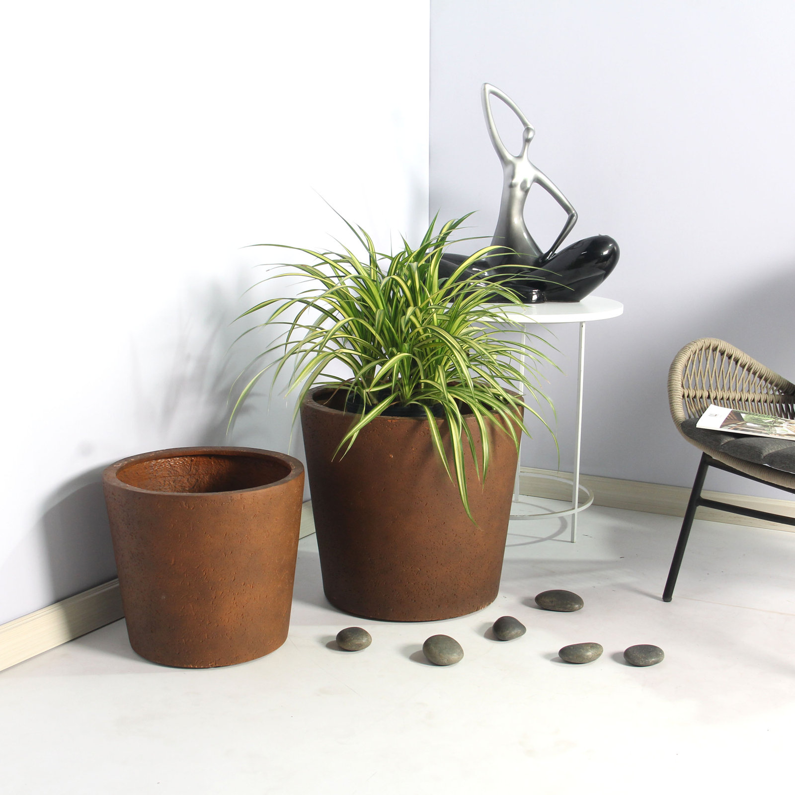 Mariano 19" Pot Planter, Rust
