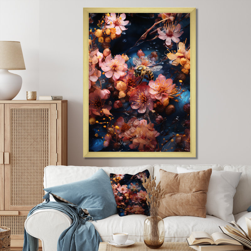 «Colorful Bee I» sur toile, Encadrement doré, H 32 po x l 24 po x P 1 po