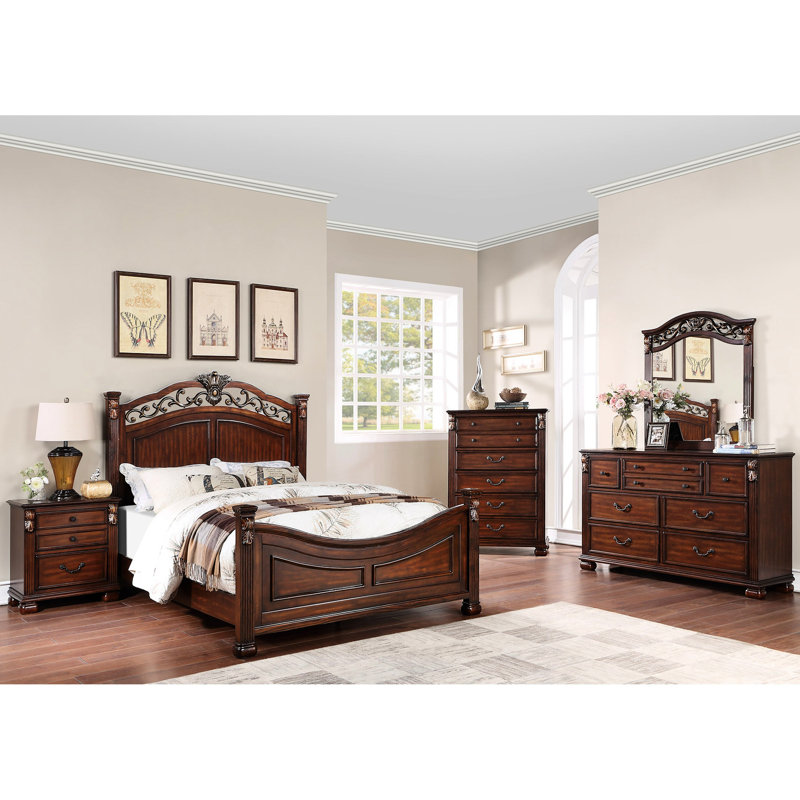 Très grand lit en cerisier foncé, style traditionnel avec tête de lit et matériau en bois