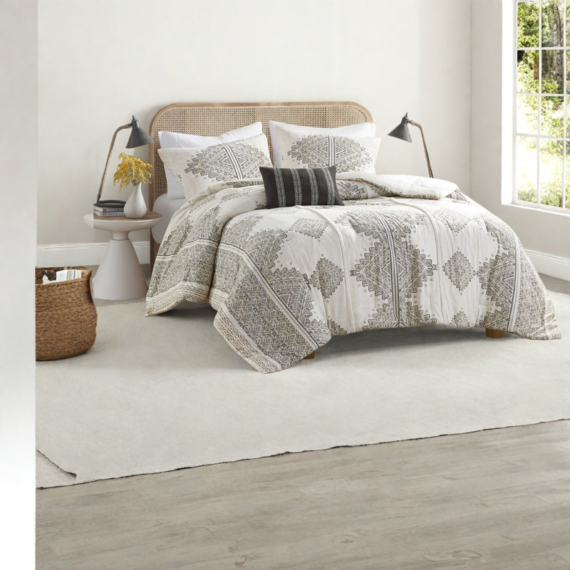 Luxurious Hypoallergenic Polyester Bedding Sets, Chic Triangular Design For Home