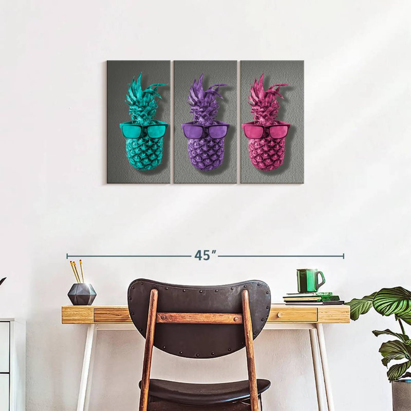 «Three Trendy Pineapples», reproduction sur toile, H 33 po x l 20 po x P 1,25 po