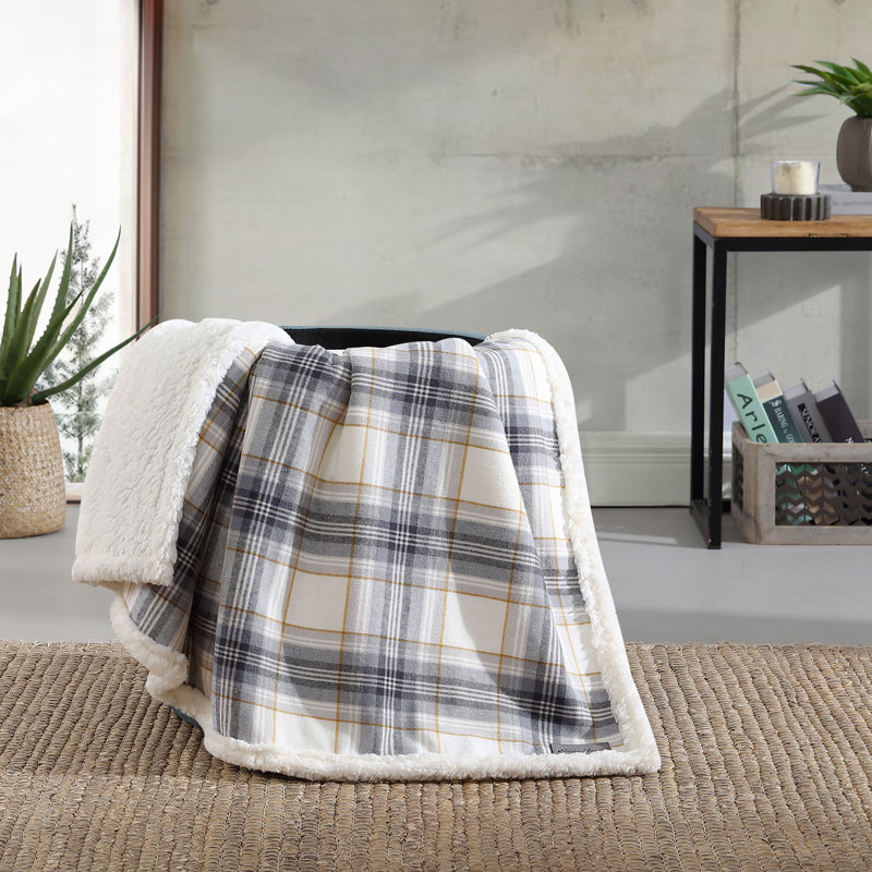 Jeté en flanelle et sherpa imprimé Eddie Bauer, Tissu écossais Edgewood gris