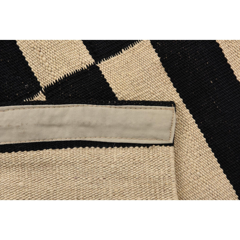Tapis noir et blanc 4 x 6 Pinkerton