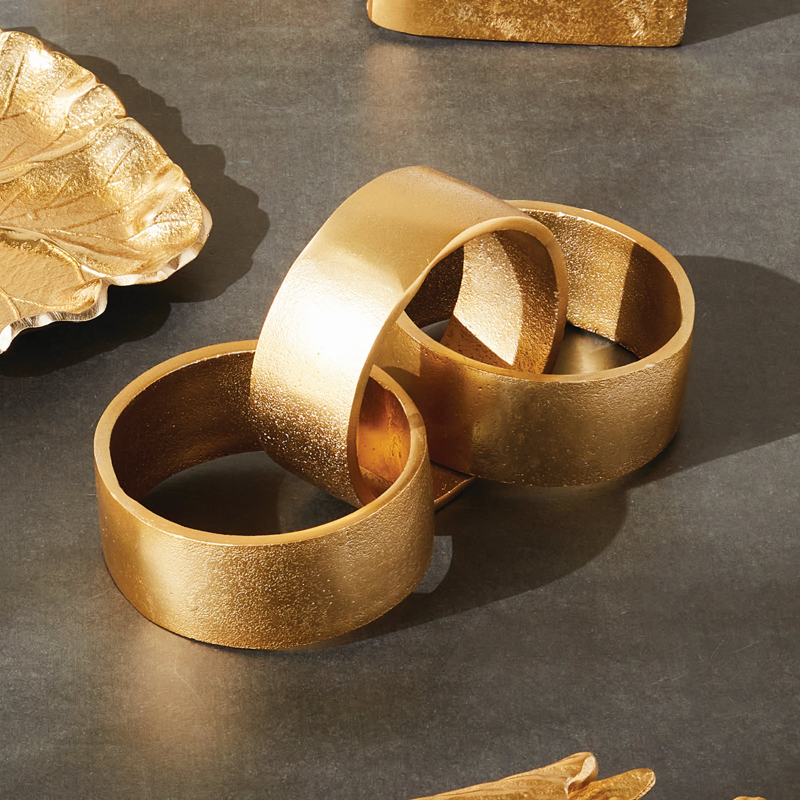 CORBIN ROUND CHAIN SCULPTURE, Gold