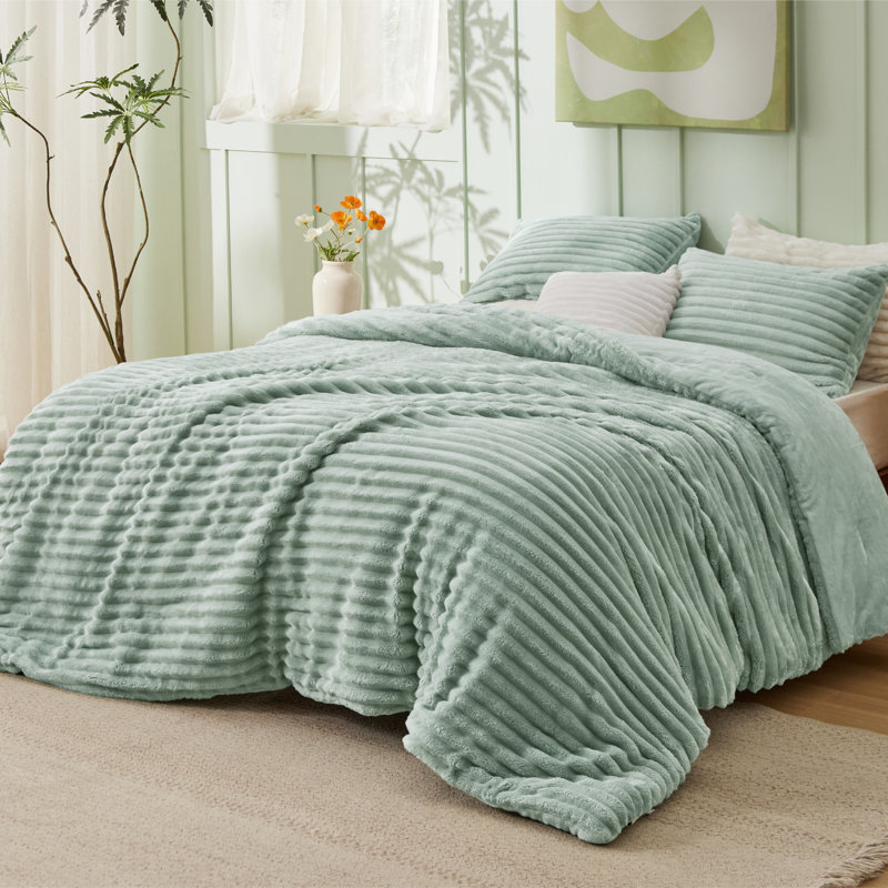 Bedsure King Size Comforter Sets - 3-Piece Double-Sided Fleece Fluffy Sage Green Bedding, Cozy Striped Aesthetic for Modern & Guest Bedrooms, All-Season Luxury Home Decor