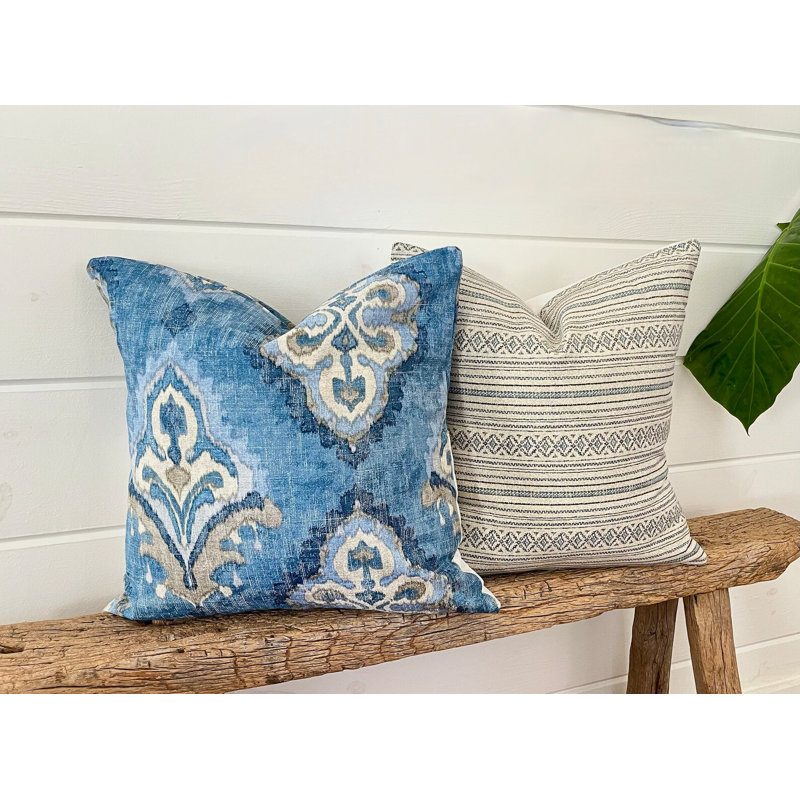 Housse de coussin en médaillon beige et bleu, H 17 po x l 17 po, Carré
