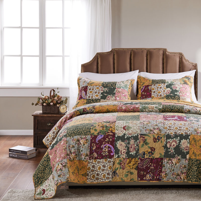 Ivory Cotton Reversible Full Quilt Set with Pattern