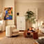 Grande armoire de rangement multifonctionnelle blanche et naturelle avec détails sculptés