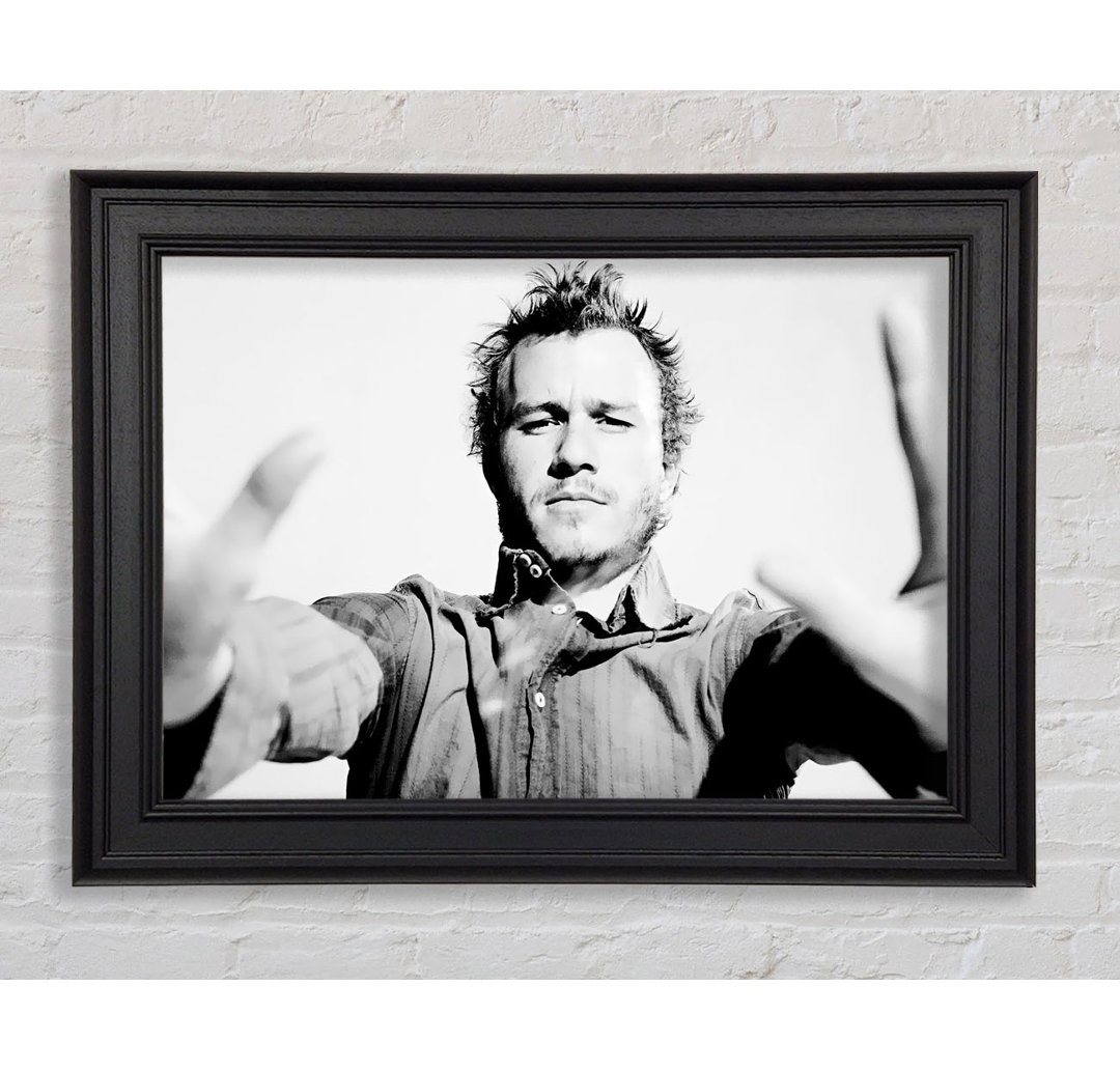 Heath Ledger Hands - Einzelne Bilderrahmen Kunstdrucke