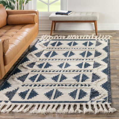 Tapis contemporain de couleur bleu foncé Annonciata