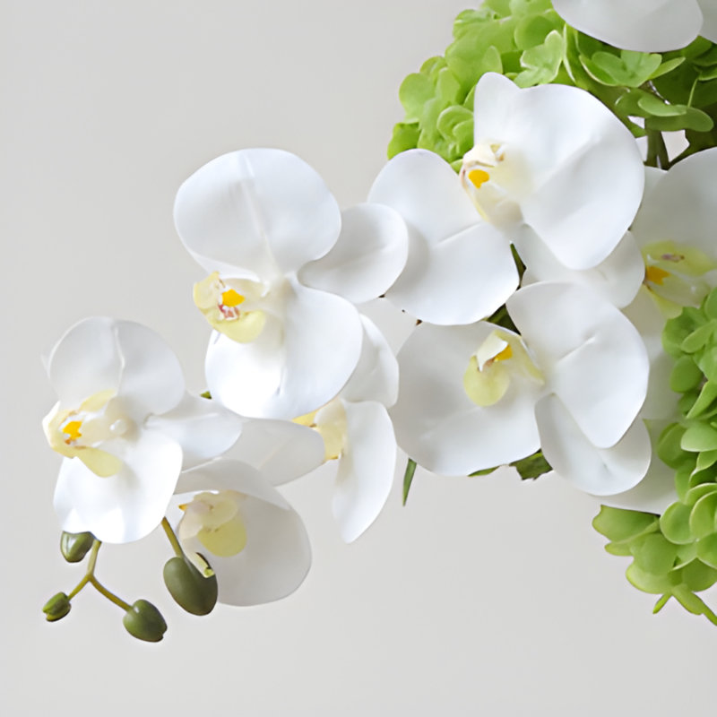 Ornements de fleurs simulées