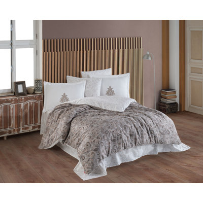 Ensemble de housse de couette double luxueuse en satin, brun et blanc, 79 x 87 po | 100% coton, contexture de 210 fils | Comprend une housse de couette, un drap plat et 4 taies d'oreiller | Lavable à la machine, parfait pour un décor de chambre à coucher élégant