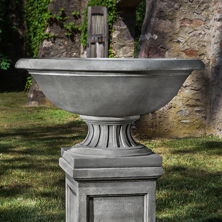 Pot de fleurs Fonthill, H 26 po x l 47 po x P 47 po, Pierre calcaire vieillie