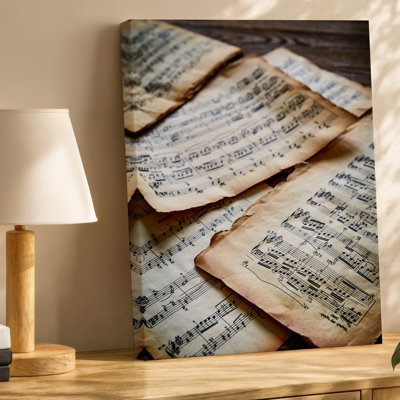 Toile, vue rapprochée de feuilles de musique rétro éparpillées sur un art mural