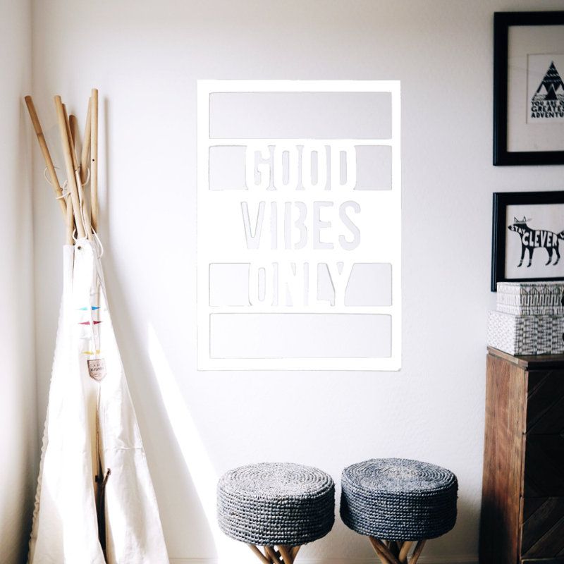 Art mural en métal Good Vibes Only, Blanc