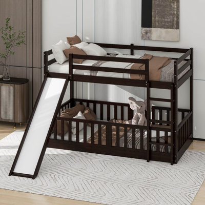 Lits simples superposés avec glissade en bois avec clôture, glissade