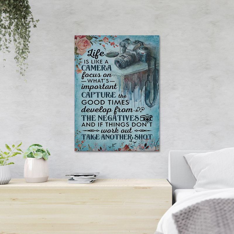 Une caméra - La vie est une caméra mise au point sur ce qui est important, capture The Good Times - 1 pièce, reproduction d'art graphique sur toile tendue