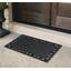 Tapis en caoutchouc naturel noir géométrique Albertina, 24 po x 36 po, idéal pour l'entrée extérieure
