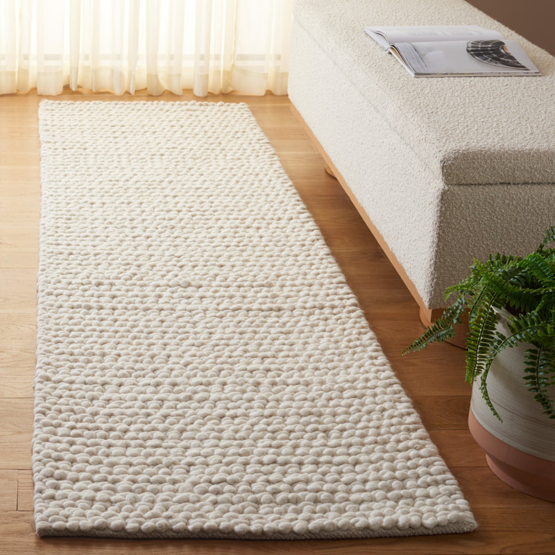 Finnick 718 Area Rug In Ivory, Runner 2'3" x 8'